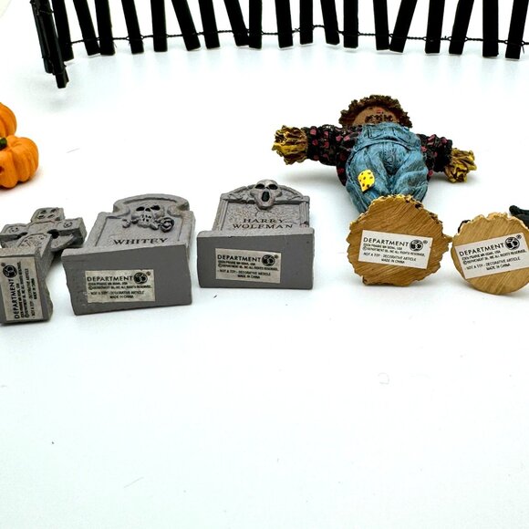 Department 45 Halloween Miniature Set Scarecrow Pumpkins Gravestones Fence 22 - Picture 9 of 10